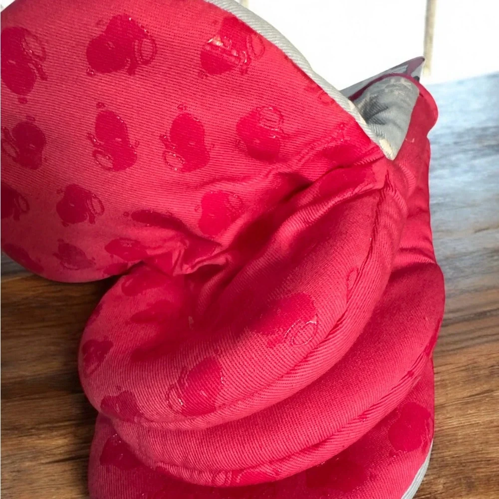 New! Peanuts Snoopy Pink Puffer Coat Jacket Winter Wonderland Oven Mitt Set